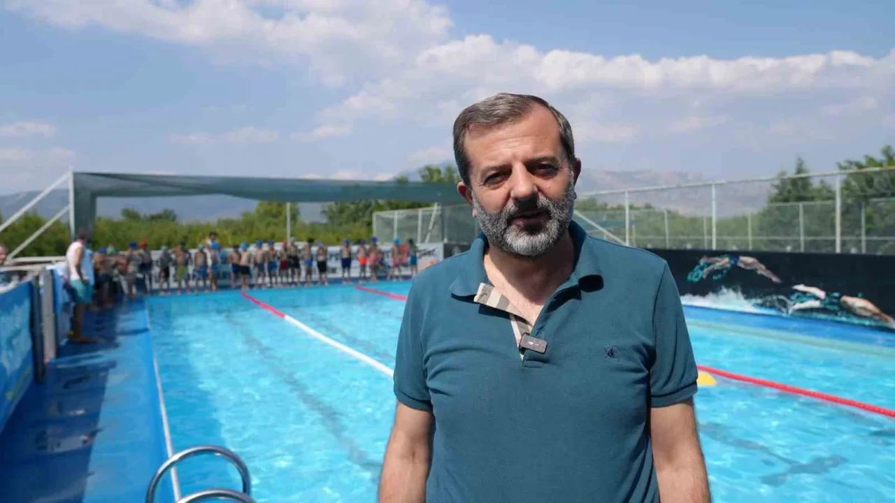 Gürsu'da çocuklara ücretsiz yüzme kursu başladı