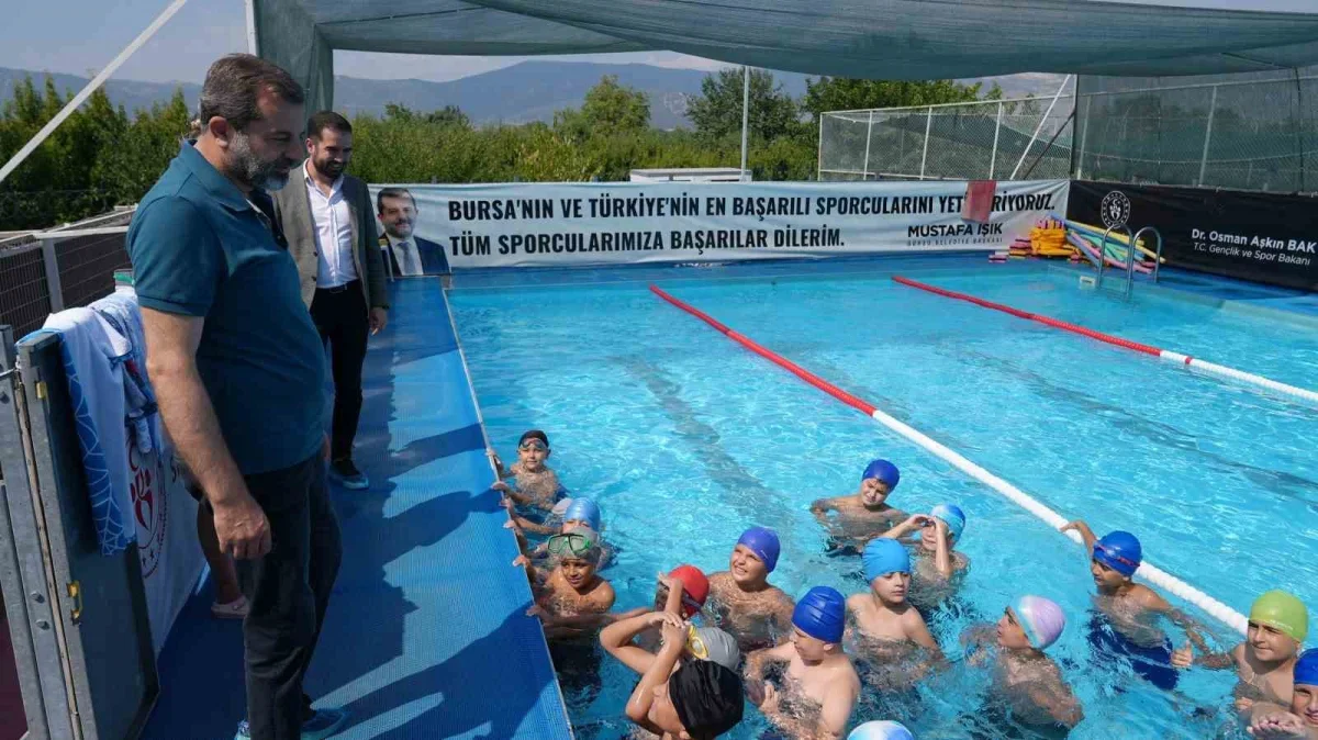 Gürsu'da çocuklara ücretsiz yüzme kursu başladı