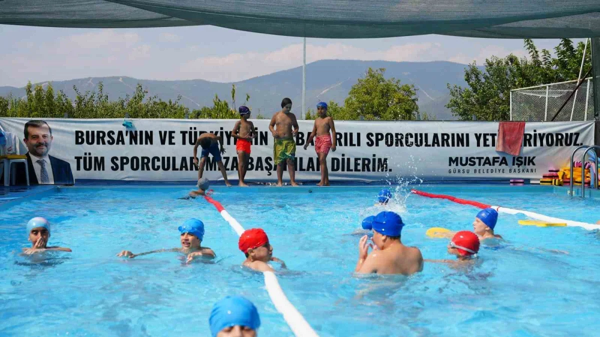 Gürsu'da çocuklara ücretsiz yüzme kursu başladı