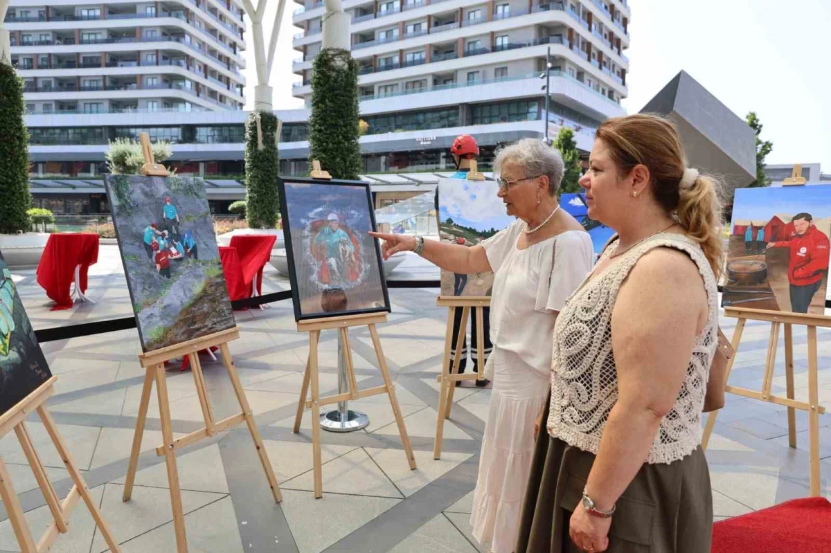 Bursa'da UMKE Haftası'nda anlamlı resim sergisi açıldı