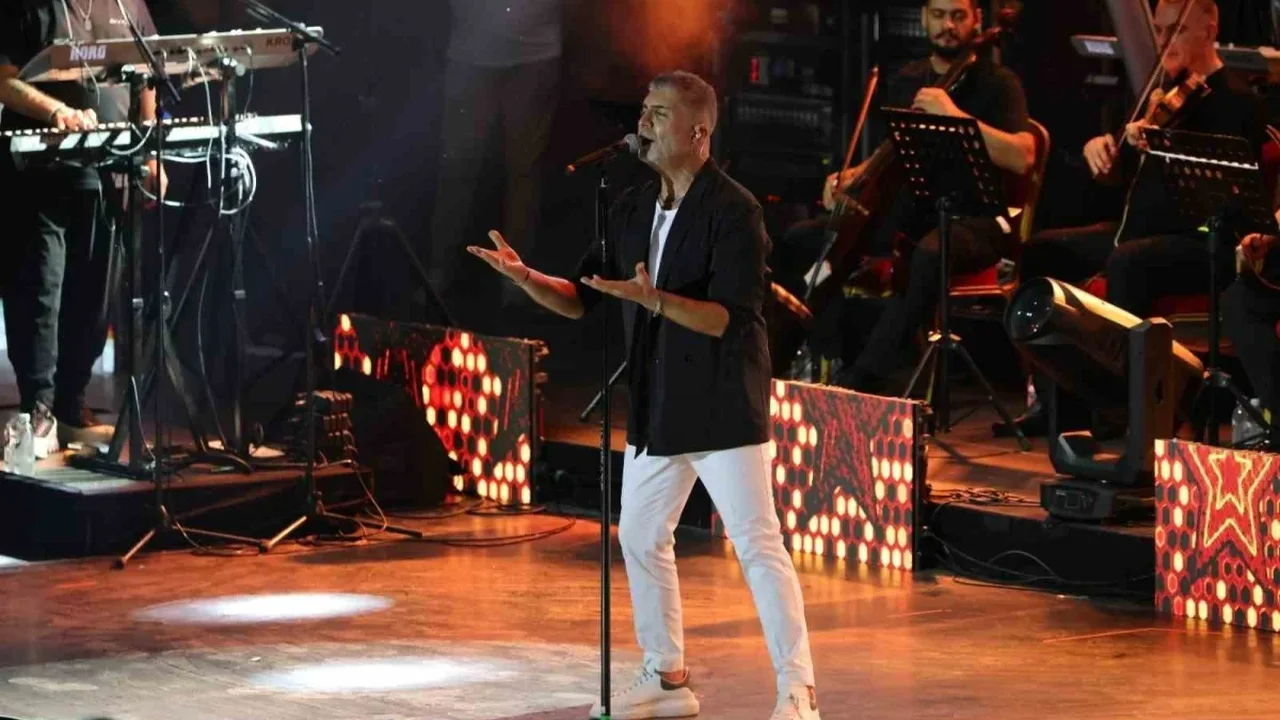 Özcan Deniz Bursa Festivali'nde ayrılık yoklaması yaptı
