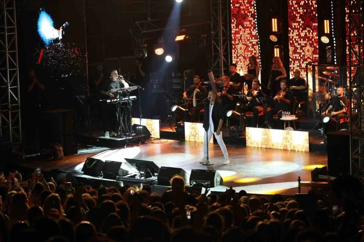 Özcan Deniz Bursa Festivali'nde ayrılık yoklaması yaptı