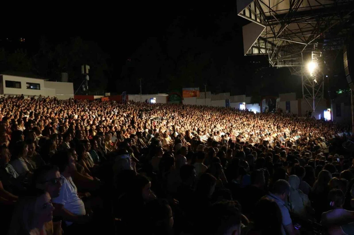 Özcan Deniz Bursa Festivali'nde ayrılık yoklaması yaptı