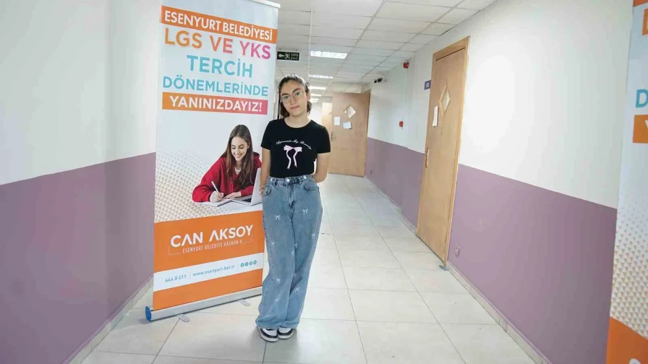 Esenyurt Belediyesi LGS kursu 20 öğrenciyi fen lisesine taşıdı