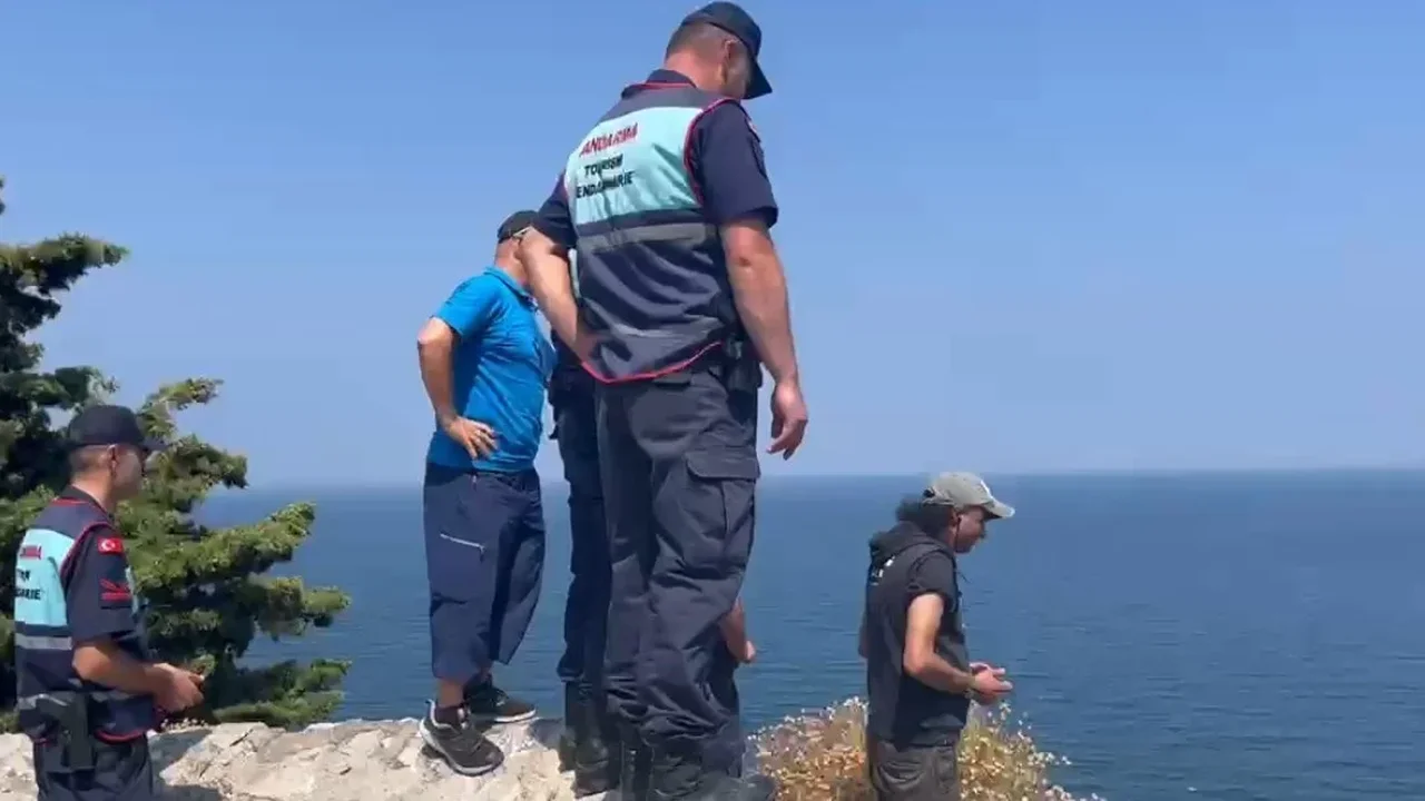 Mudanya'da denizde heyelan paniği: Yüzenler zor anlar yaşadı