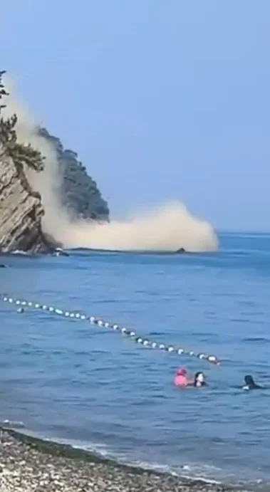 Mudanya'da denizde heyelan paniği: Yüzenler zor anlar yaşadı