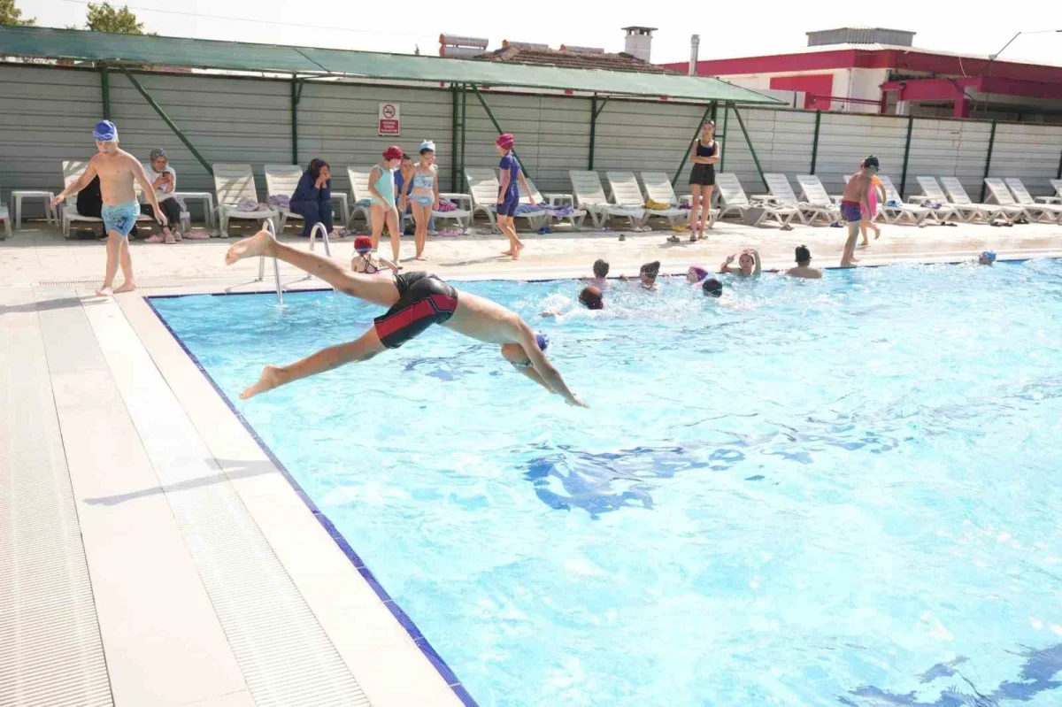 Yenişehir Belediyesi yaz dönemi yüzme kursu 140 öğrenciyle tamamlandı