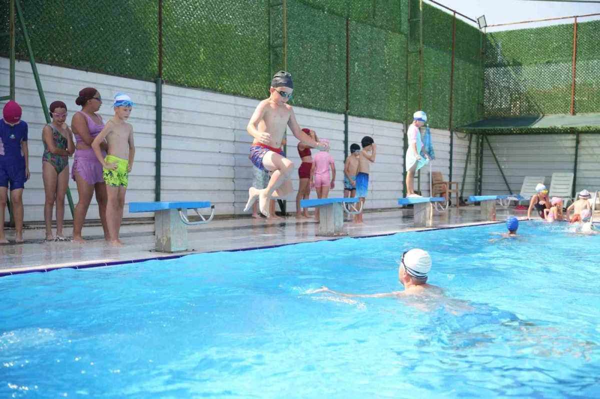 Yenişehir Belediyesi yaz dönemi yüzme kursu 140 öğrenciyle tamamlandı