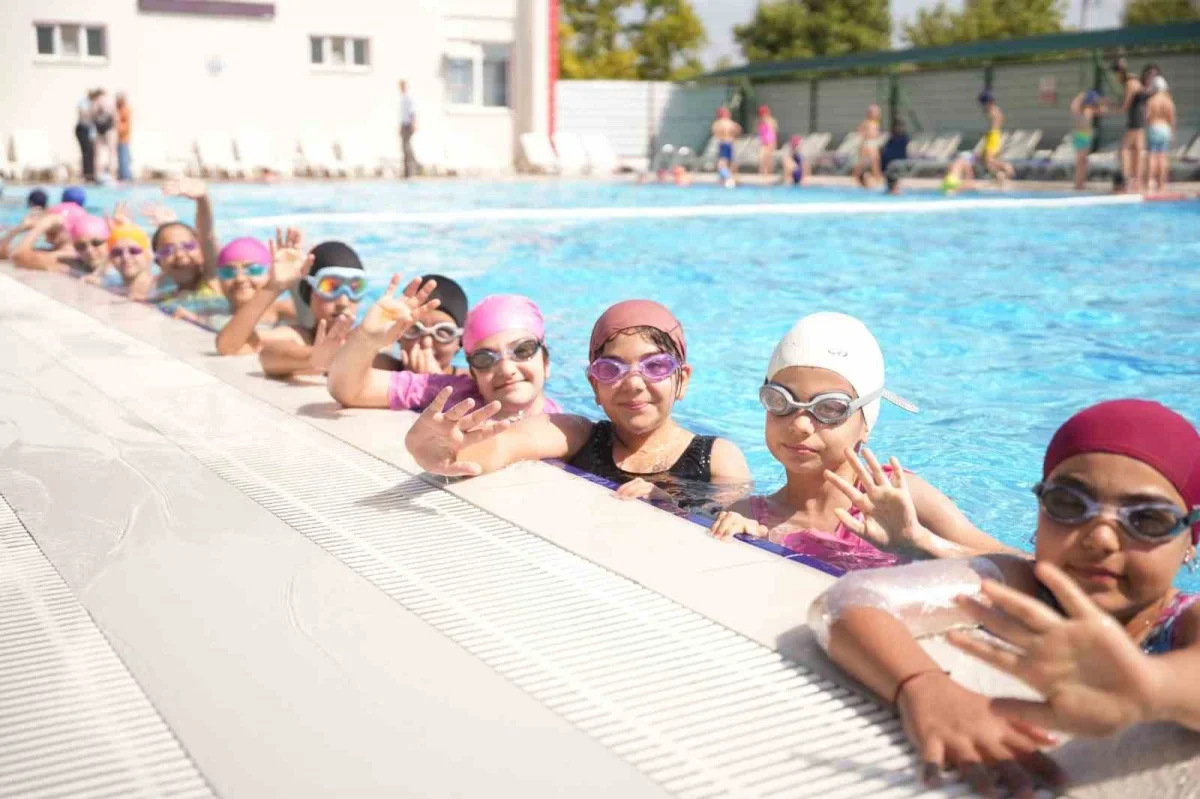 Yenişehir Belediyesi yaz dönemi yüzme kursu 140 öğrenciyle tamamlandı