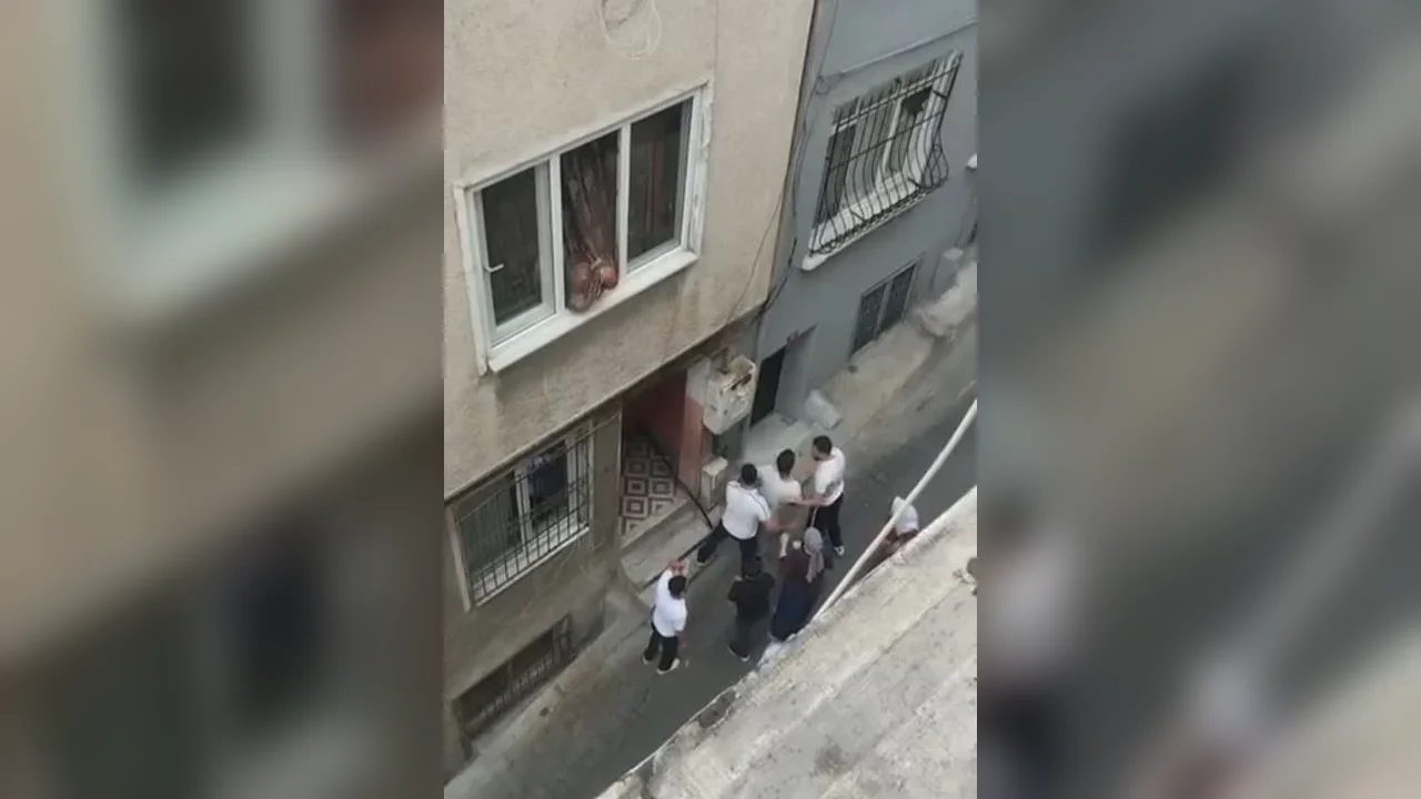 Beyoğlu'nda berberde para tartışması sonrası evlere saldırı