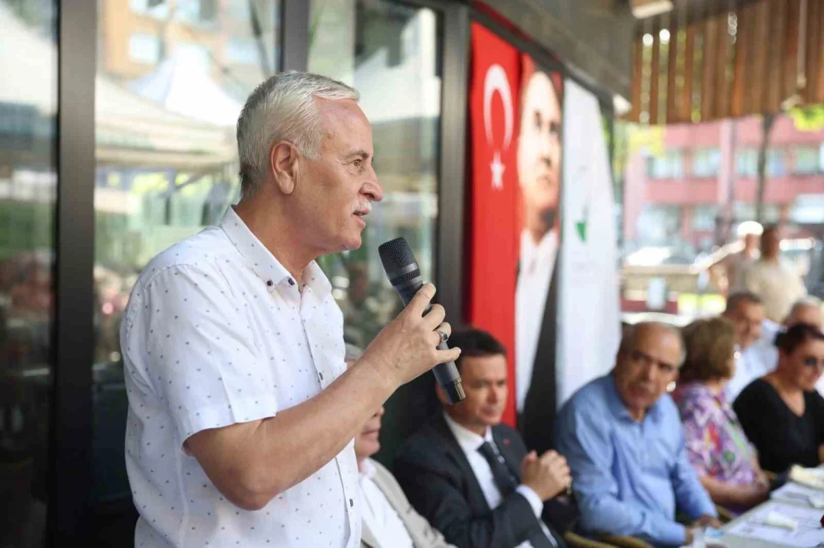 Erkan Aydın Muradiye'de vatandaşların taleplerini dinledi
