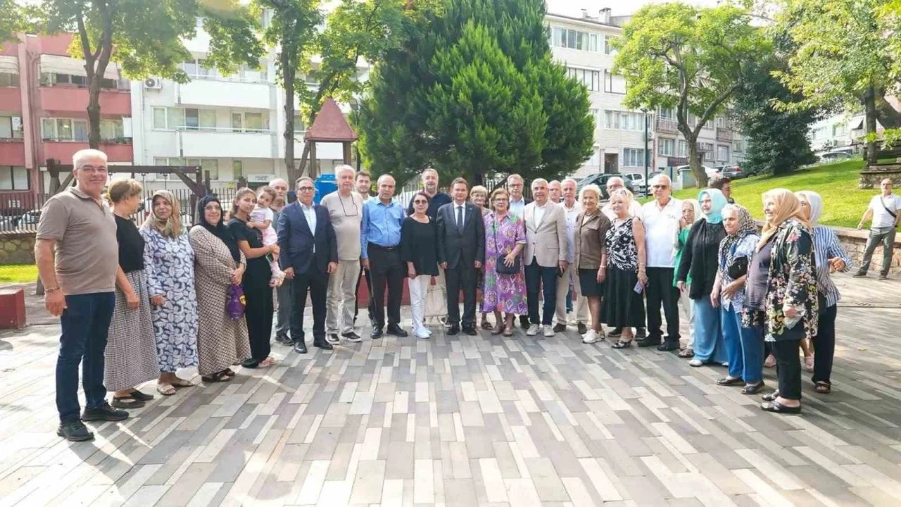 Erkan Aydın Muradiye'de vatandaşların taleplerini dinledi