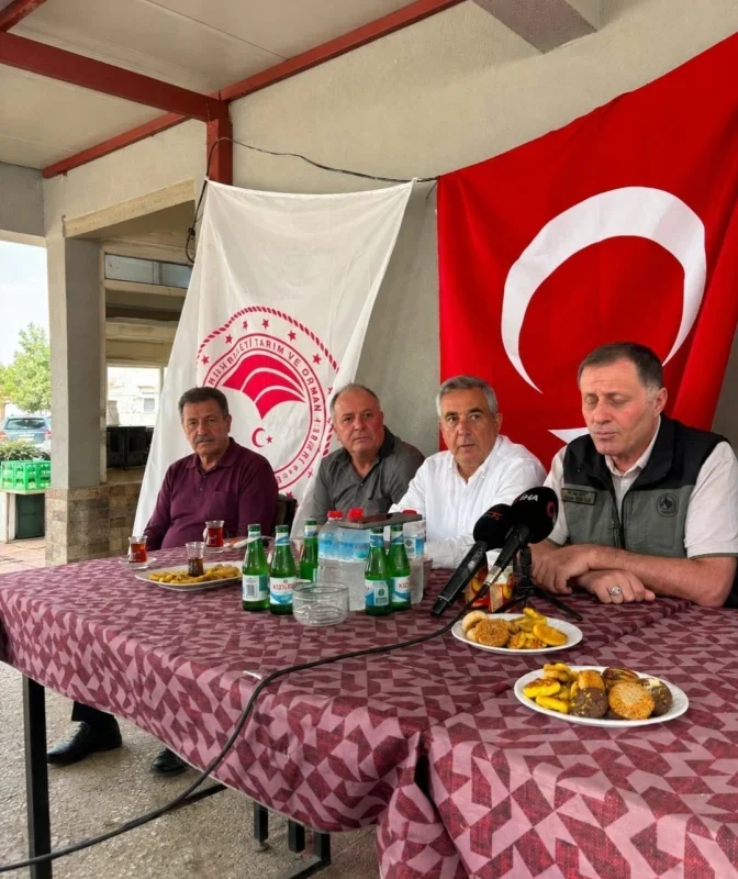 Dedeoba'da ORKÖY desteğiyle 3 traktör hak sahiplerine verildi