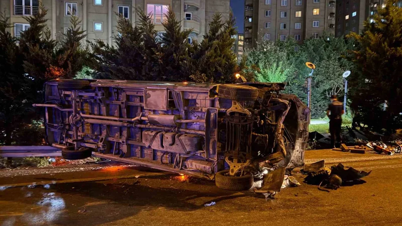 Esenler'de minibüs makas atarken zincirleme kaza: 1 ölü, 5 yaralı