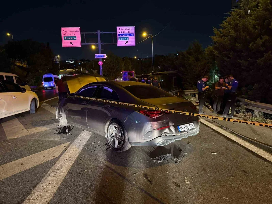 Esenler'de minibüs makas atarken zincirleme kaza: 1 ölü, 5 yaralı