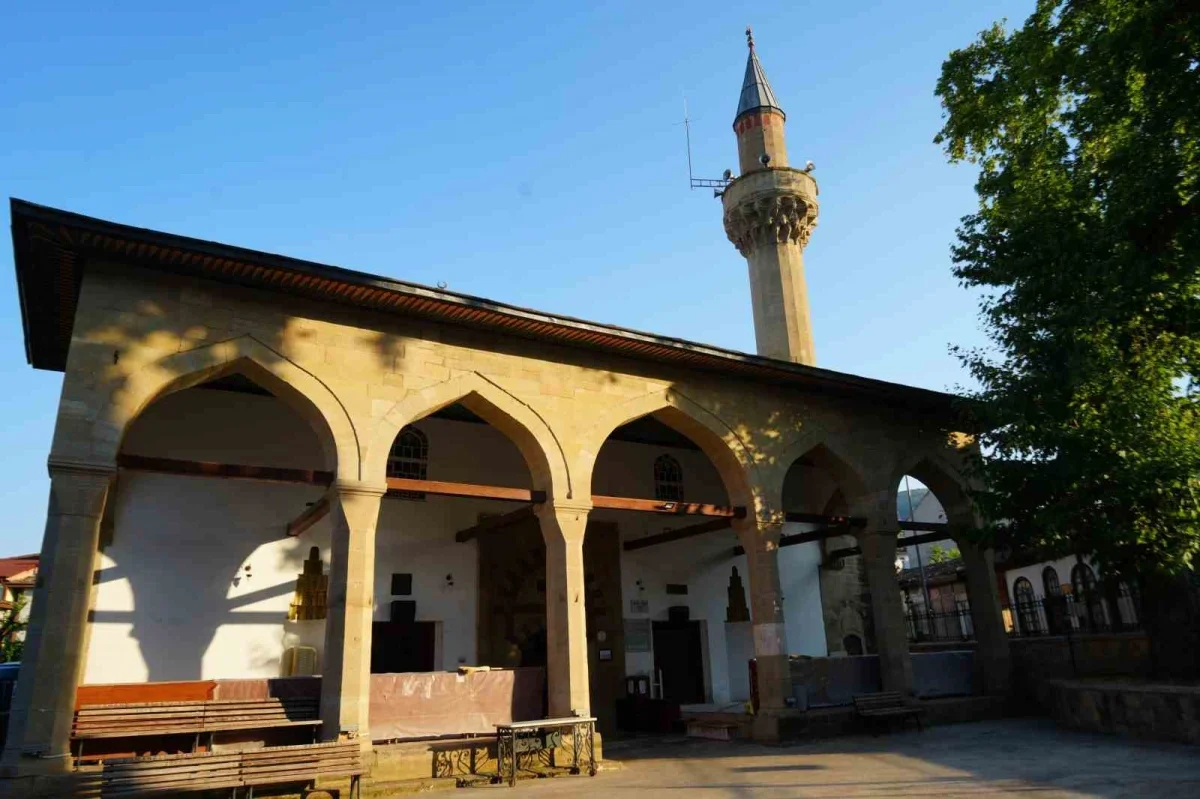 Osmaneli'deki Rüstem Paşa Camii 510 yıldır ayakta