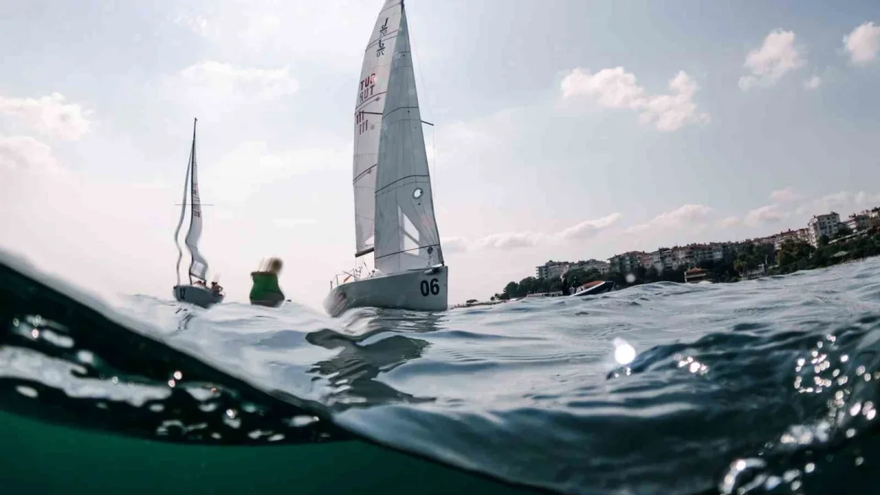 TAYK-Eker Olympos Regatta'da J70 ve genç yelkenciler yarıştı