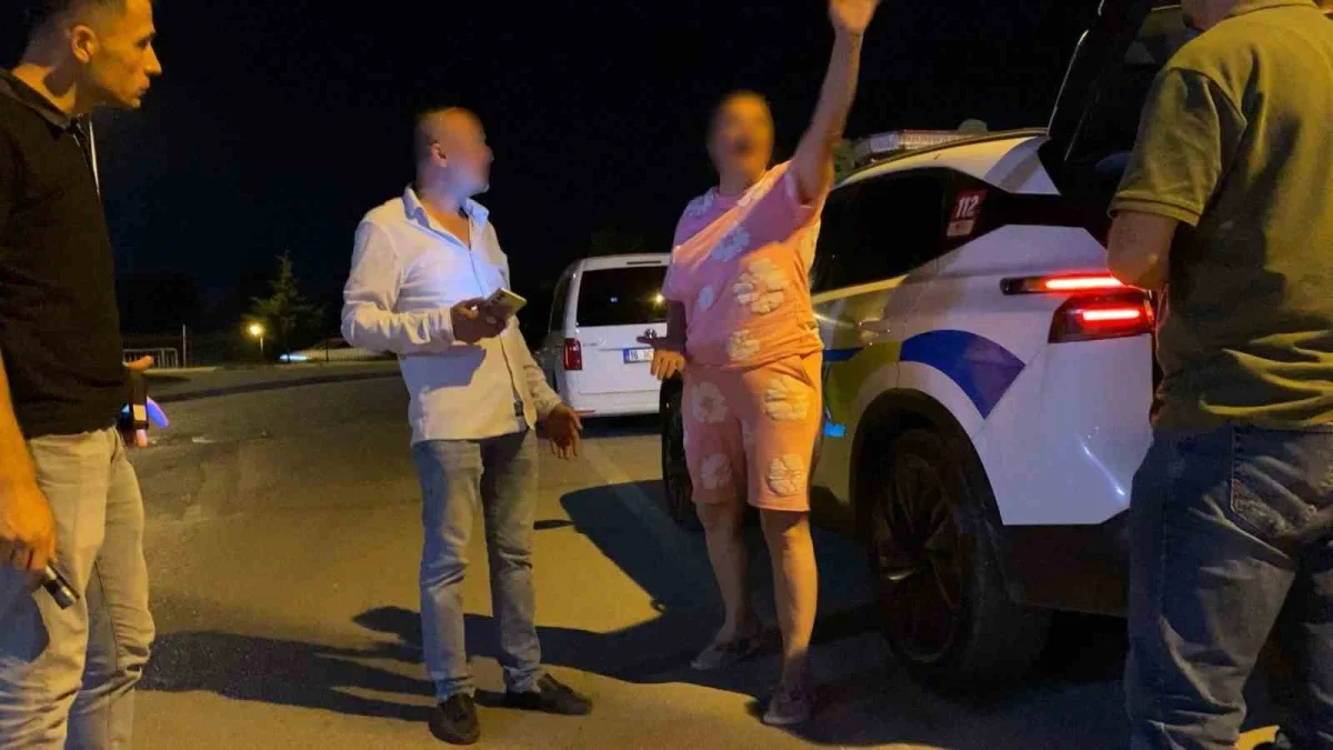 İnegöl'de alkollü sürücü gazeteciye mermer fırlattı