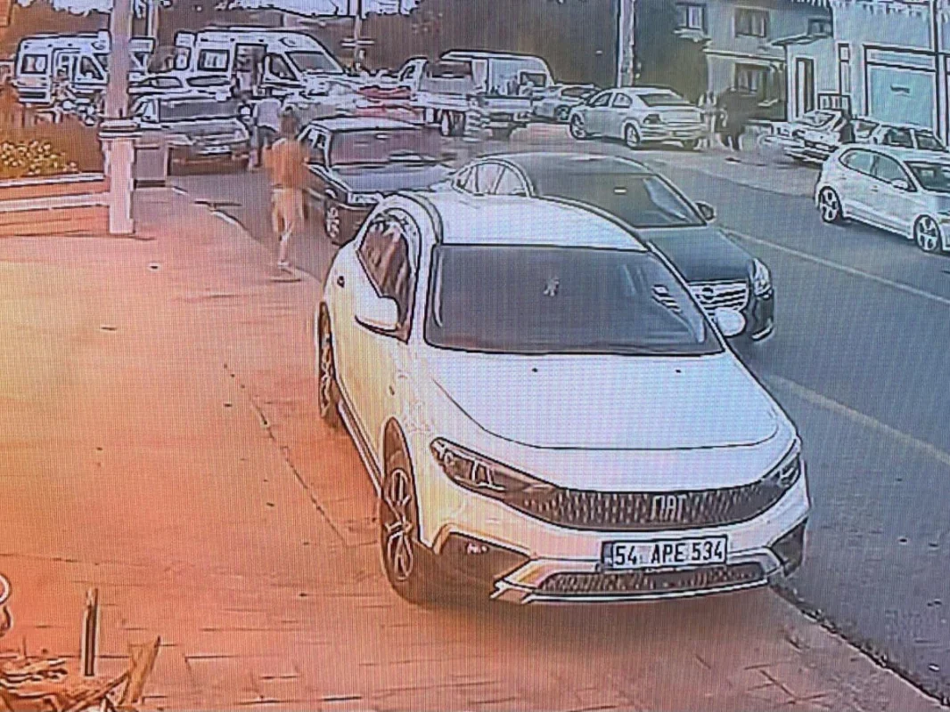 Akyazı'da 3 tekerlekli elektrikli bisiklet devrildi: 1 ağır yaralı