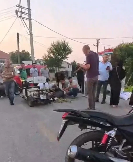 Akyazı'da 3 tekerlekli elektrikli bisiklet devrildi: 1 ağır yaralı
