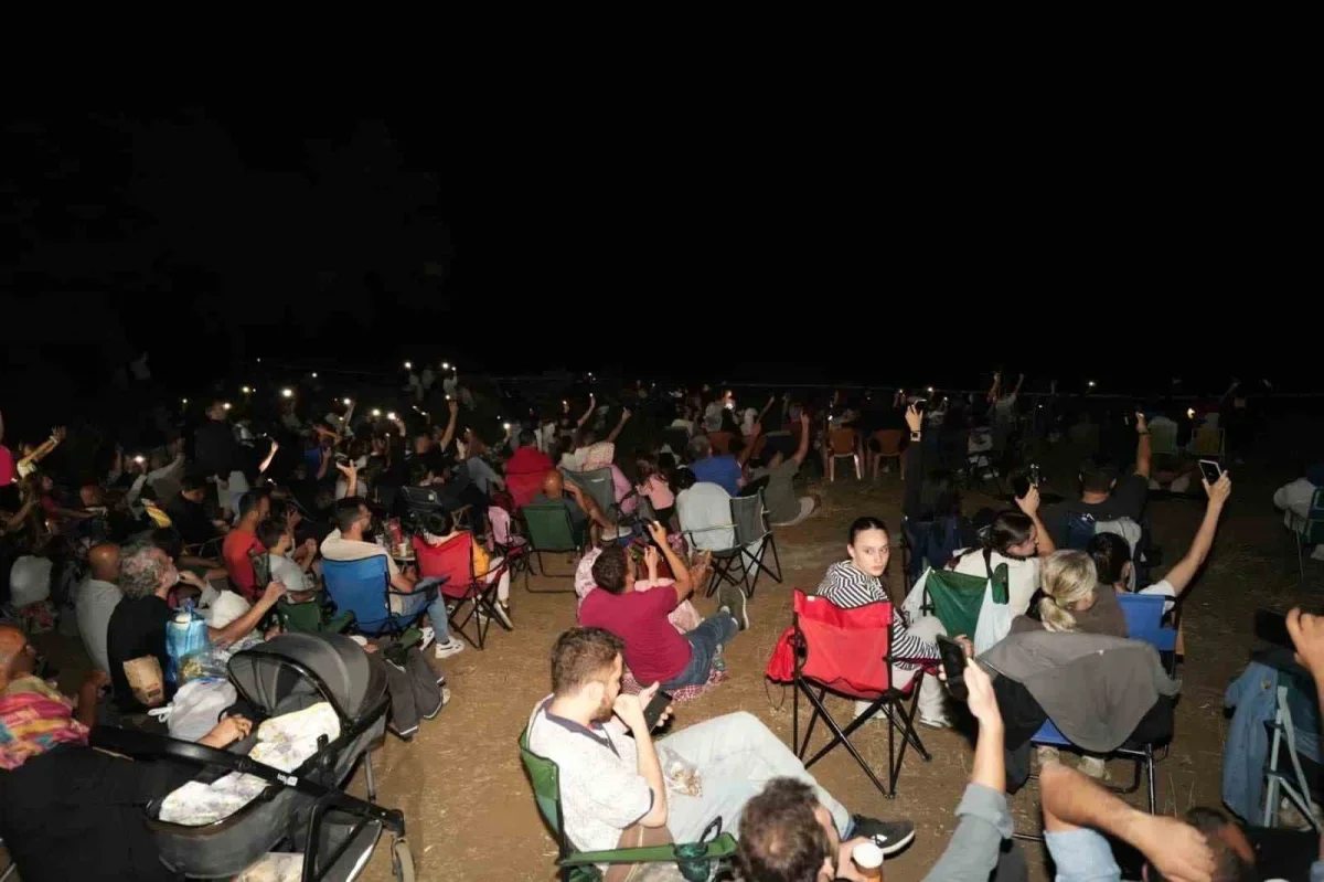 Perseid meteor yağmuru için binlerce kişi Yenişehir'e akın etti