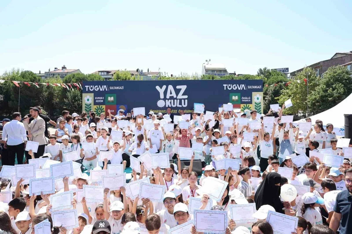 TÜGVA Sultangazi Yaz Okulu kapanışında öğrencilere sertifika