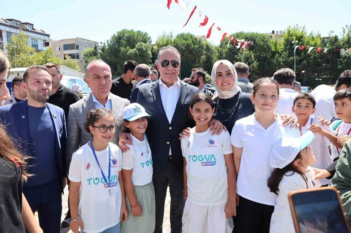 TÜGVA Sultangazi Yaz Okulu kapanışında öğrencilere sertifika