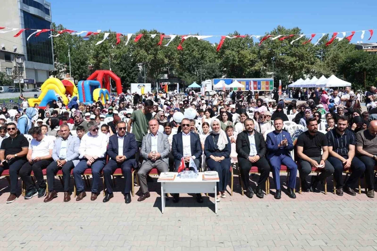 TÜGVA Sultangazi Yaz Okulu kapanışında öğrencilere sertifika