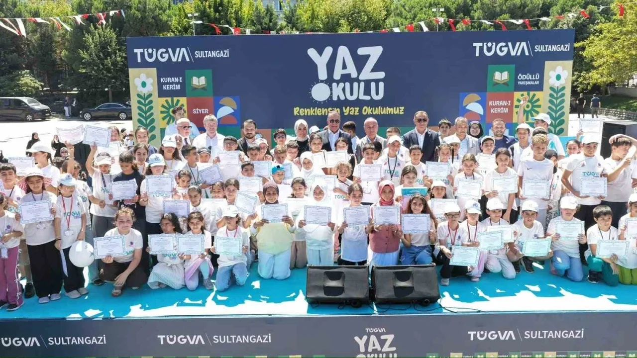 TÜGVA Sultangazi Yaz Okulu kapanışında öğrencilere sertifika