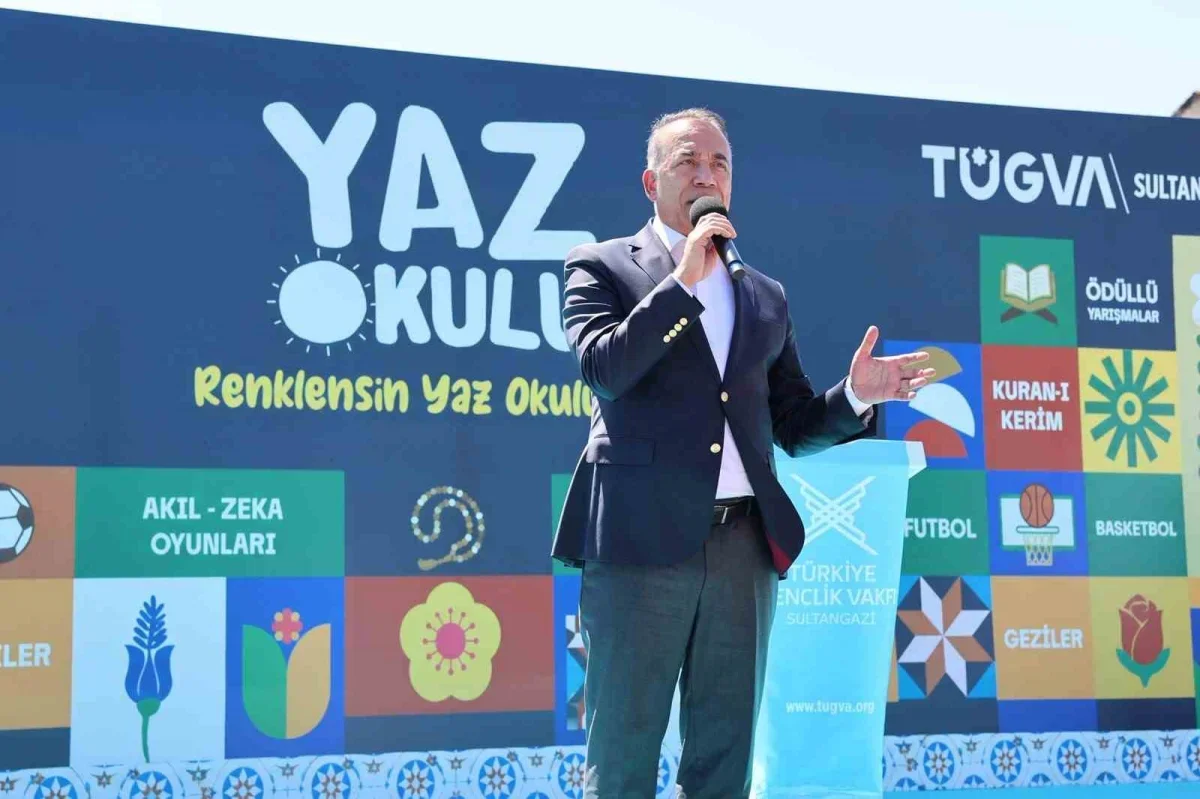 TÜGVA Sultangazi Yaz Okulu kapanışında öğrencilere sertifika