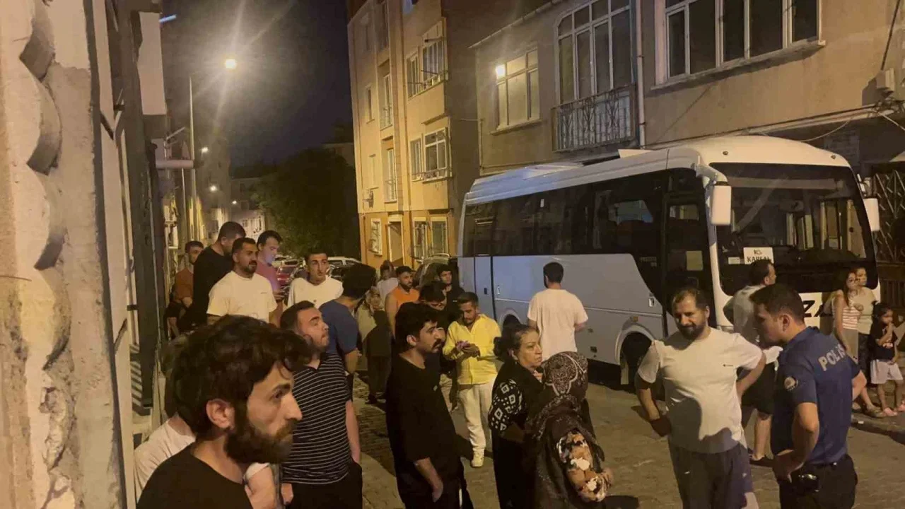 Tekirdağ Çorlu'da metruk binada yangın geceyi aydınlattı
