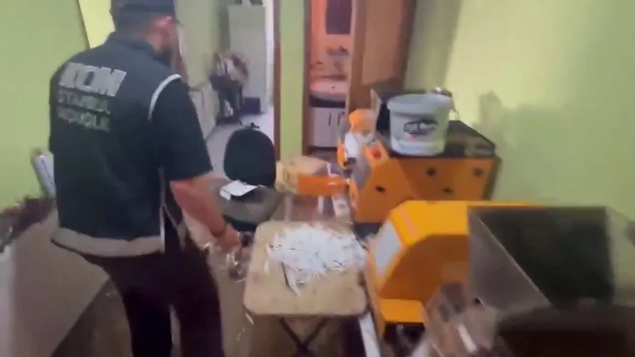 Pendik'te kaçak tütün operasyonu: 440 kilo tütün ele geçirildi