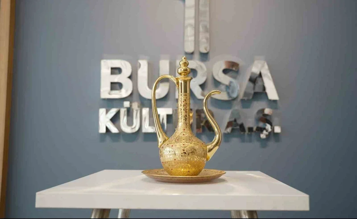 Bursa'da Cam Atölyesi'nde geleneksel sanat eserleri üretiliyor