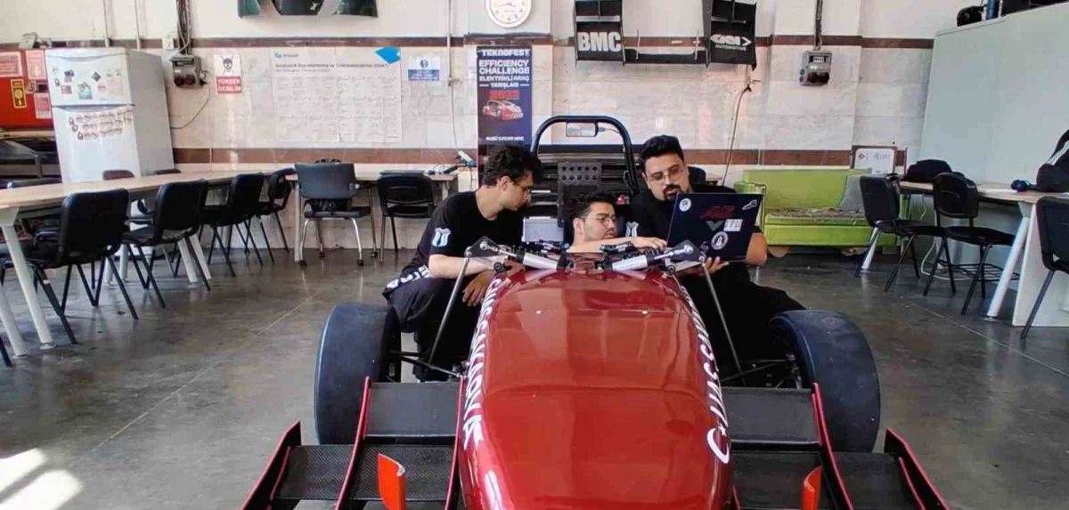 SUBÜ'nün yerli elektrikli yarış aracı Polonya'da piste çıkıyor