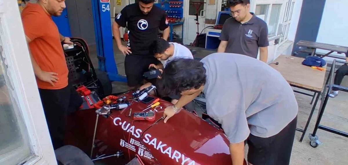 SUBÜ'nün yerli elektrikli yarış aracı Polonya'da piste çıkıyor