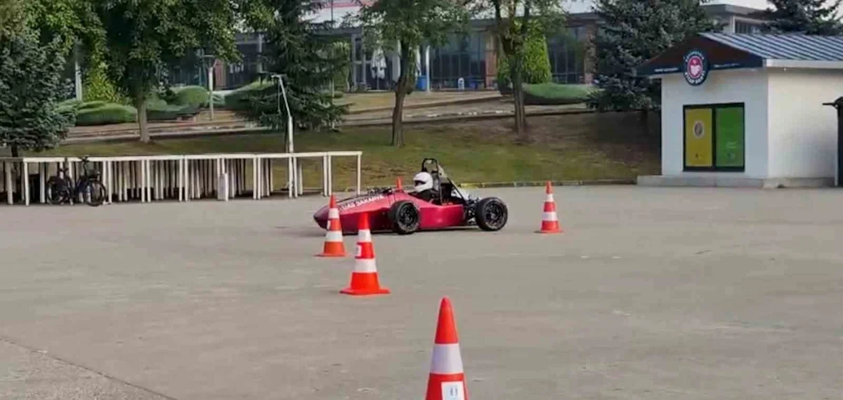 SUBÜ'nün yerli elektrikli yarış aracı Polonya'da piste çıkıyor