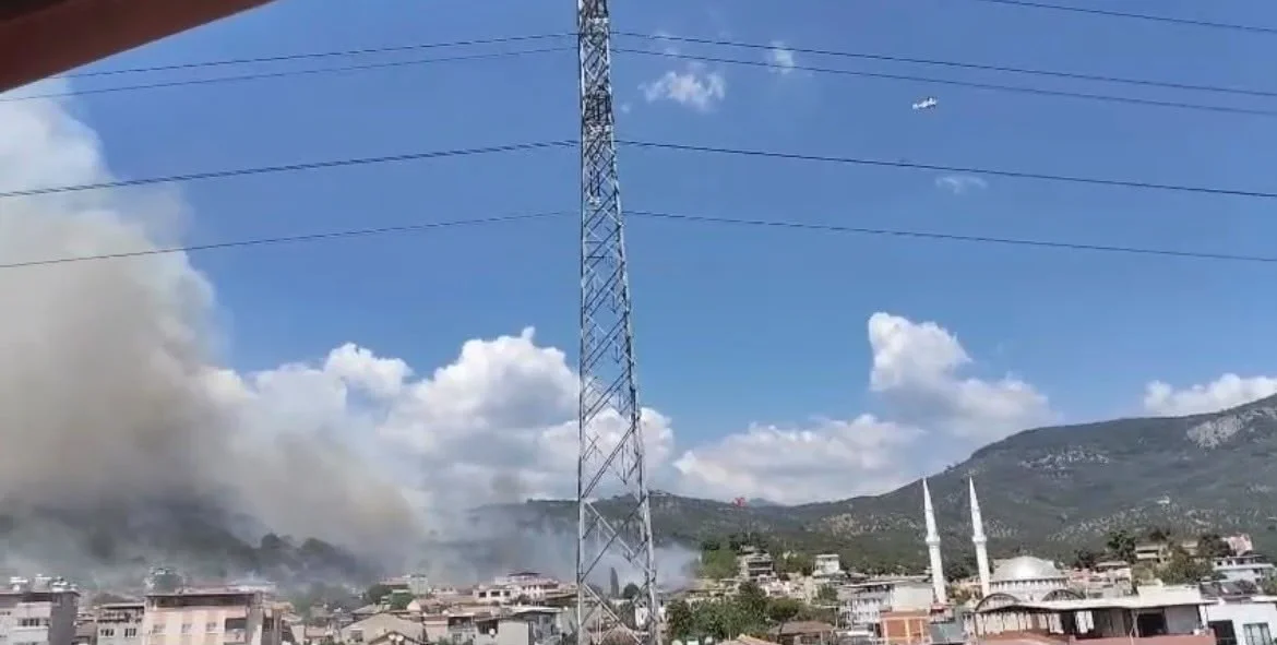 Kazdağları eteklerinde yangın: Siyah dumanlar körfezden görüldü