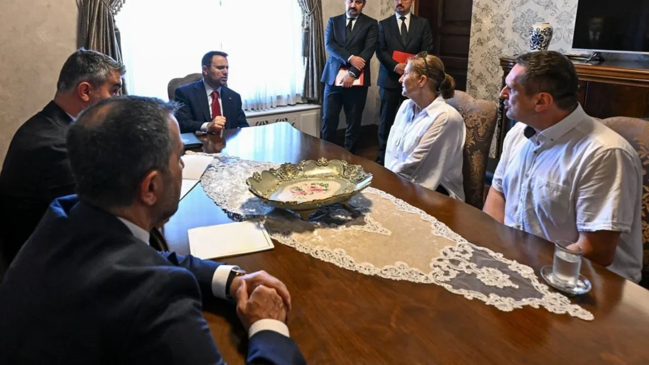 Akın Gürlek, Emir Yuşa Atıcı'nın ailesiyle Trabzon'da görüştü