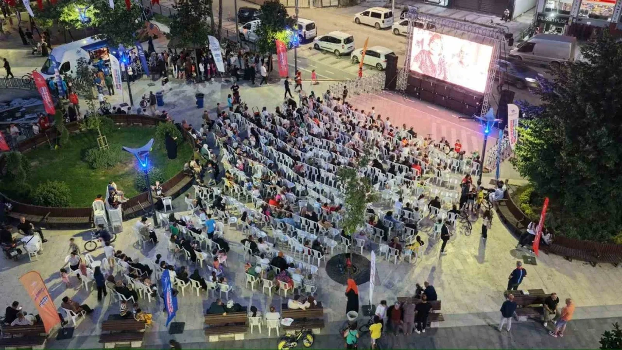 Sultangazi'de Yıldızlı Geceler etkinliğine yoğun ilgi