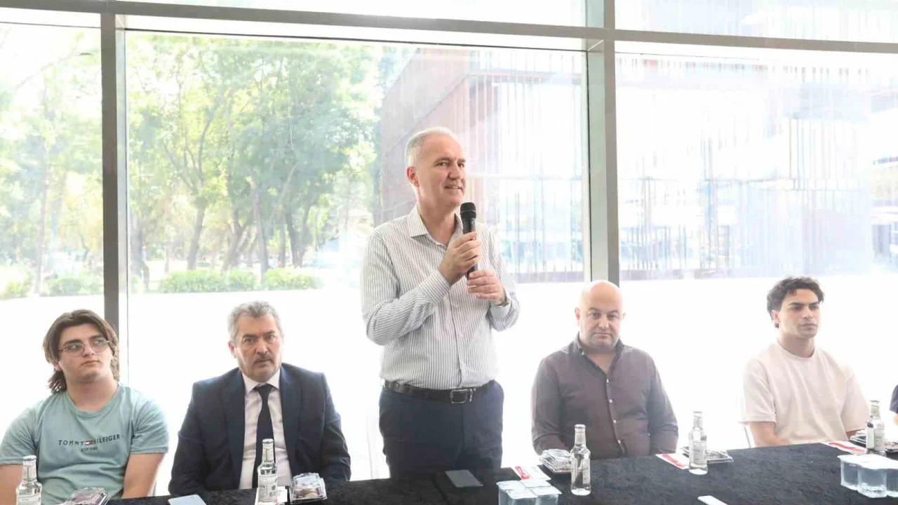 Başkan Taban, YKS'de ilk 30 bine giren İnegöllü öğrencilerle buluştu
