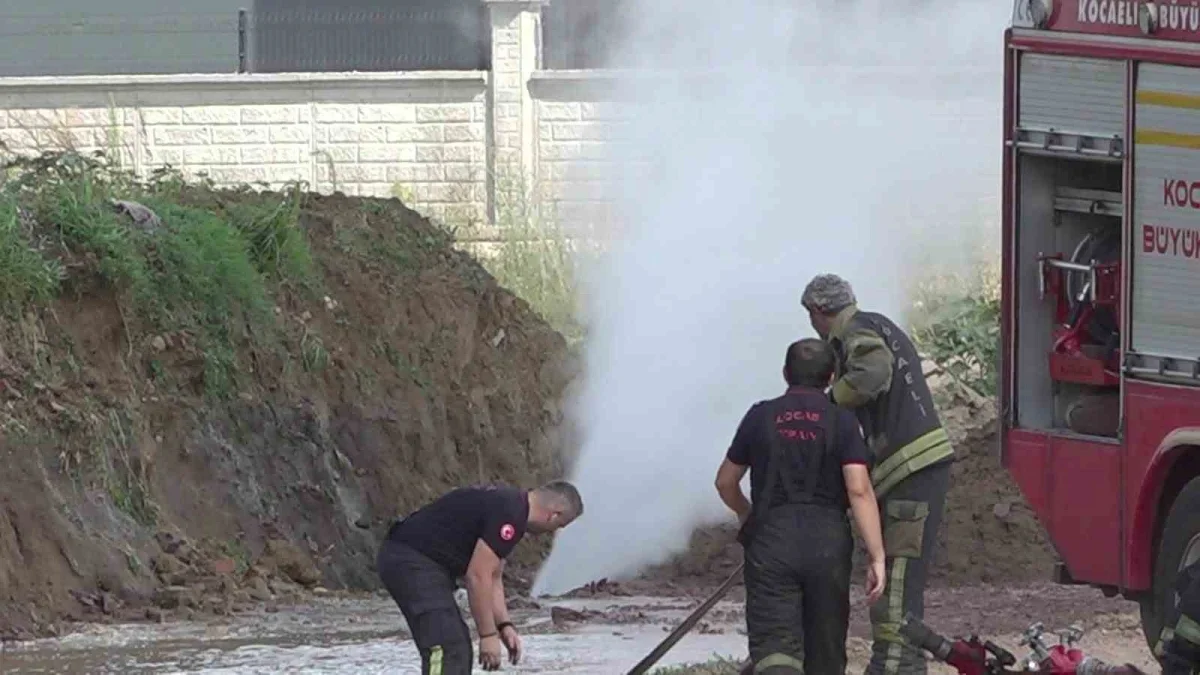 Kocaeli Başiskele'de doğal gaz borusu delindi, gaz havaya yükseldi