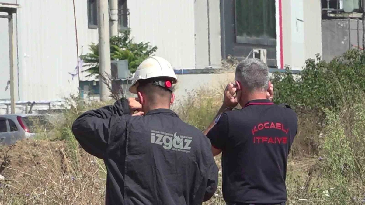 Kocaeli Başiskele'de doğal gaz borusu delindi, gaz havaya yükseldi