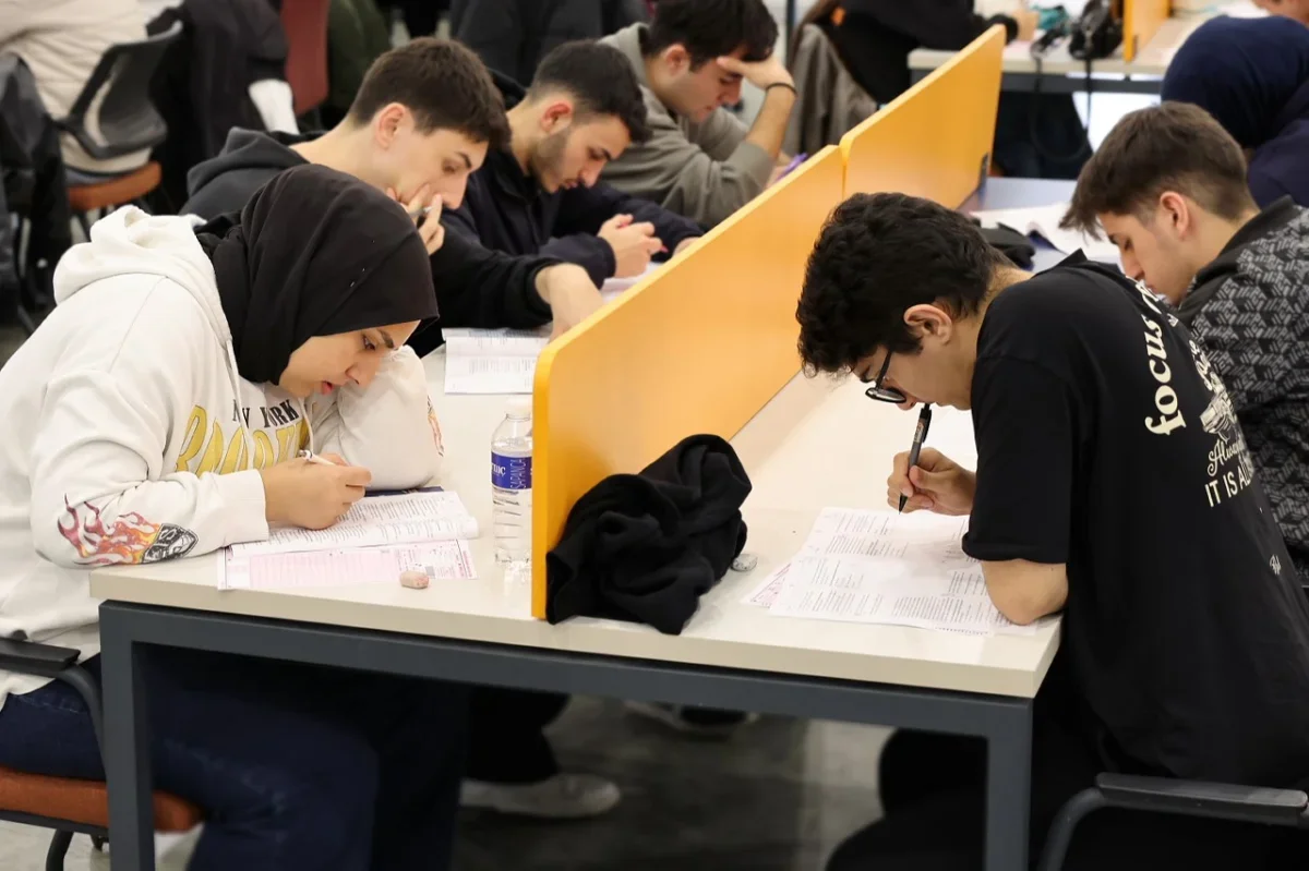 Küçükçekmece Belediyesi'nden ücretsiz YKS hazırlık kursu