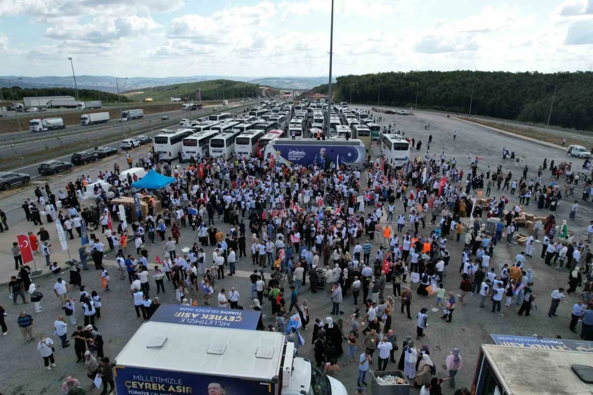 AK Parti İstanbul'dan 300 otobüsle Ankara'ya 15 bin kişi gitti