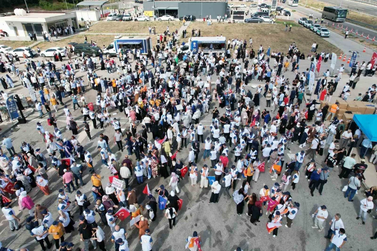 AK Parti İstanbul'dan 300 otobüsle Ankara'ya 15 bin kişi gitti