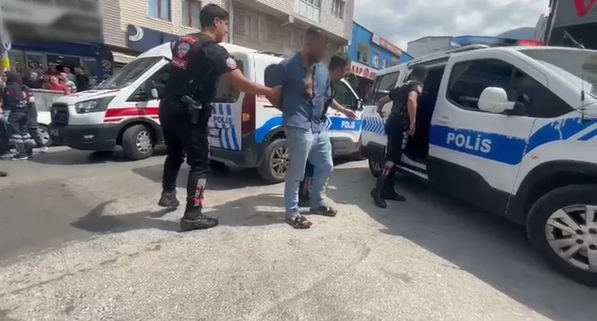 Bursa Yıldırım'da akraba kavgası: 1 kişi bıçaklandı, 6 yaralı