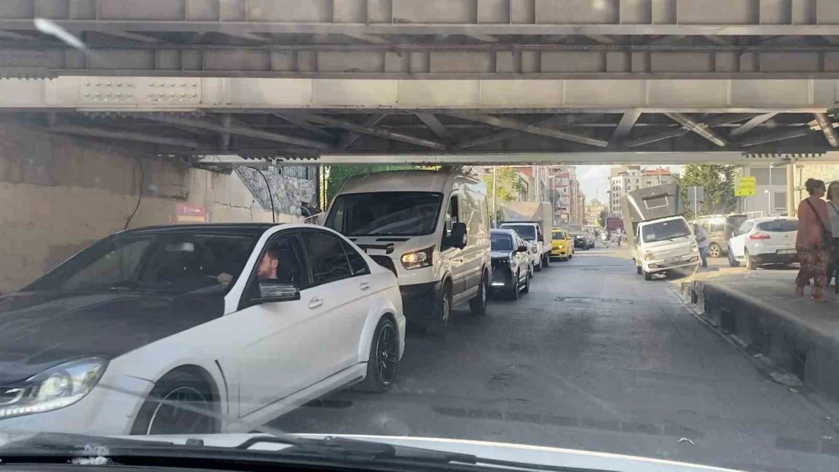Yenikapı'da Ateez konseri öncesi kilometrelerce kuyruk oluştu