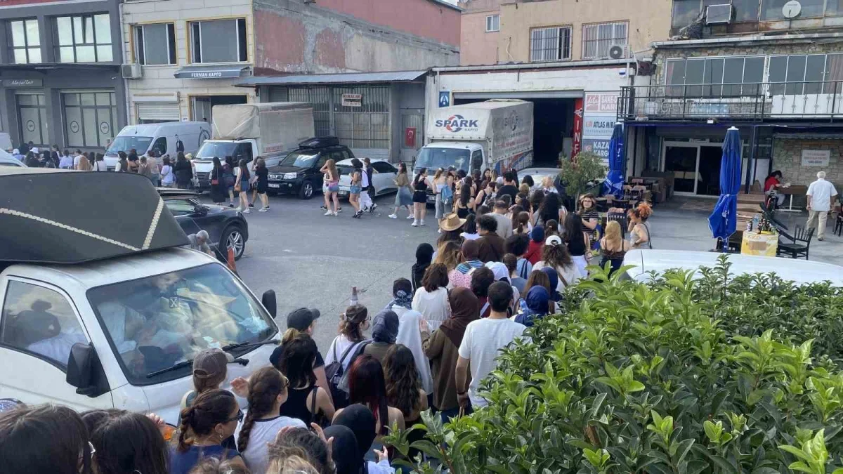 Yenikapı'da Ateez konseri öncesi kilometrelerce kuyruk oluştu