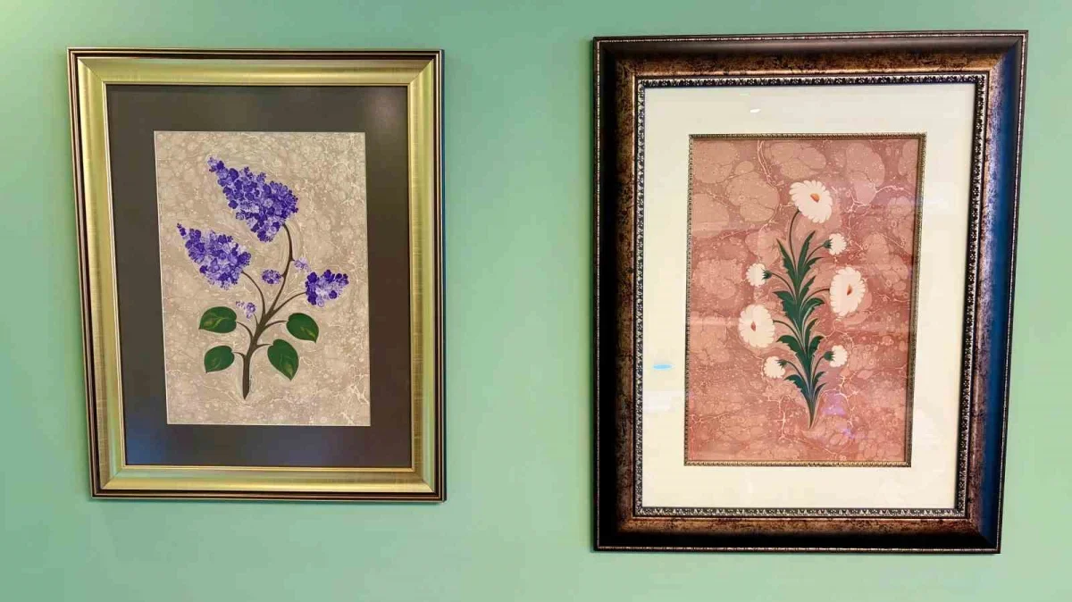 Gülcan Ulu, modern ebru sanatıyla İzmir'de öğrenciler yetiştiriyor