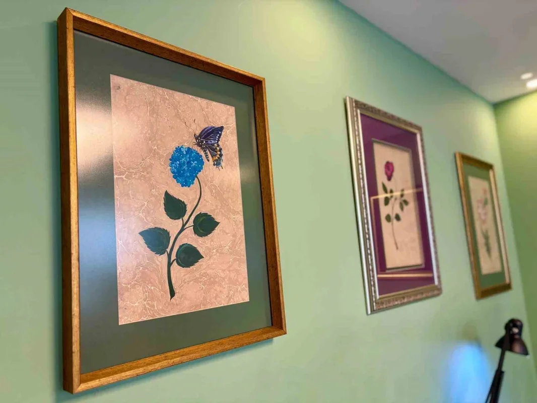 Gülcan Ulu, modern ebru sanatıyla İzmir'de öğrenciler yetiştiriyor